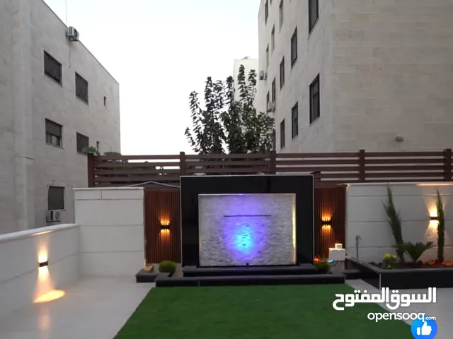 شقة شبه أرضي مع حديقة وكراج مستقل بأجمل مواقع ضاحية الرشيد