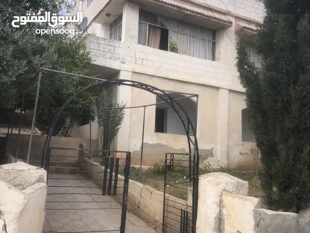 شقة للبيع السلالم طابق اول قريبة من مسجد خرفان منطقة هادئه ممكن تأجيرها 200 دينار