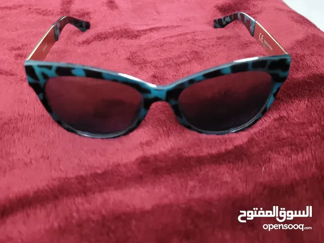 نظارات زرقاء جميلة