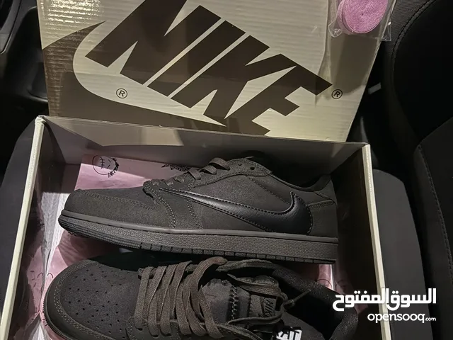 Travis Scott X Air Jordan 1 Low OG "Velvet Brown"حذا ترافيس سكوت جوردن وان لو أوجي بني الون شيك علية