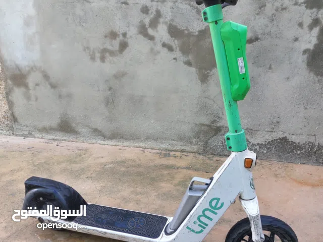 سكوتر كهرباء للبيع 100شيكل يحتاج الى بطارية