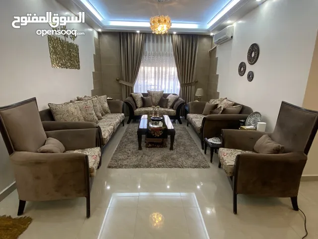 طقم كنب وسفره بحالة ممتازه للبيع