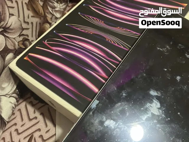 ايباد برو m2 2022 128 جيجا وكاله جديد بحاله ممتازه