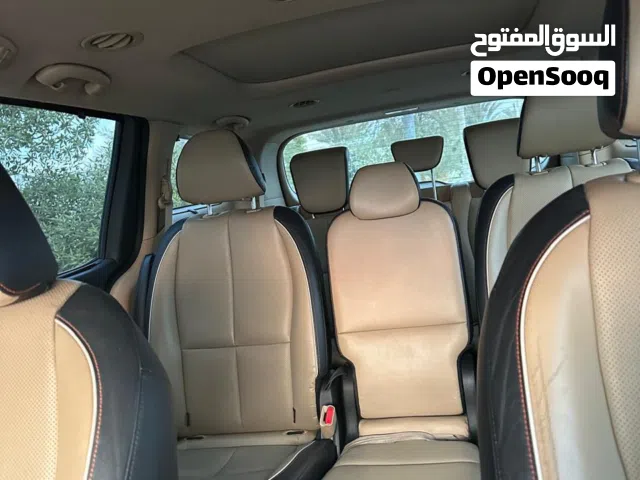 2016 Kia Carnival Standard