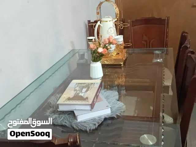 طاوله سفره وكراسيها بحالة الوكاله