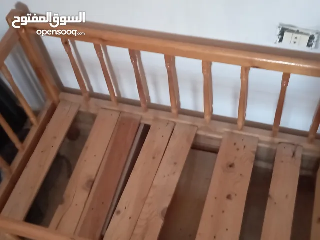 سرير اطفال مستعمل للبيع خشب