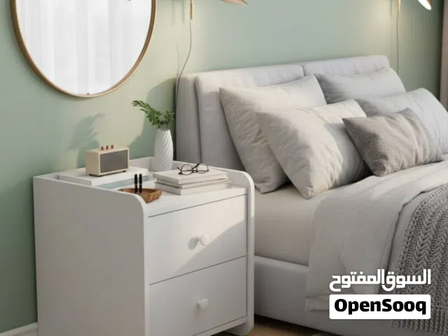 كومودينا / طاولة جانبية لغرفة النوم – تصميم أنيق وعملي إذا بدك قطعة ناعمة، عملية