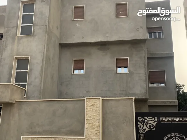 200 m2 More than 6 bedrooms Villa for Sale in Tripoli Salah Al-Din