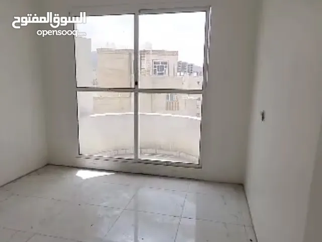 شقة للبيع جاهزه للسكن خلف الجامعه اللبنانيه على الشارع الزفلت