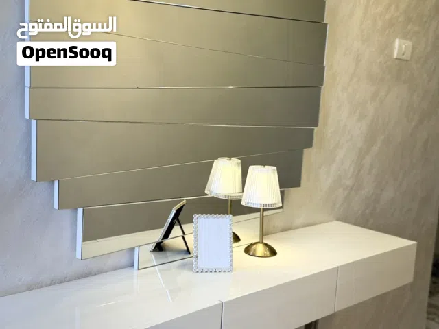 مدخل ابيض فرنيز بحالة ممتازة