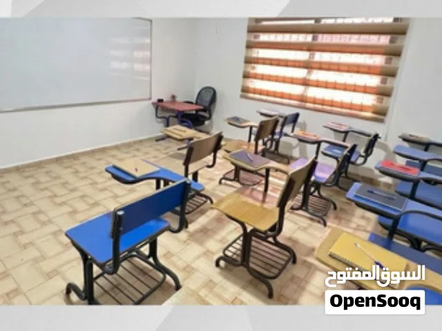 مركز تعليمي 100 متر معروف