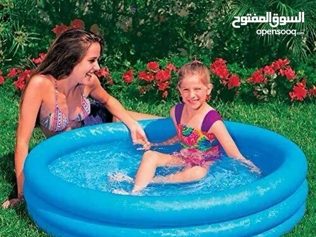 مسبح للاطفال في الاجواء الصيفيه