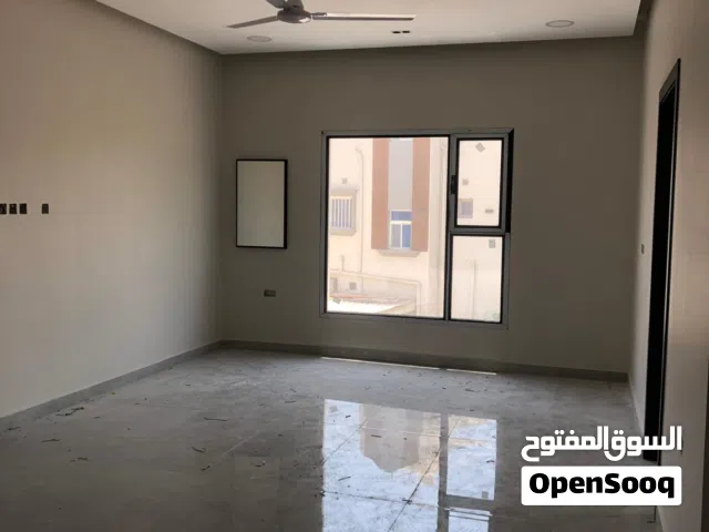 للايجار شقه في قلالي غير شامل الكهرباء