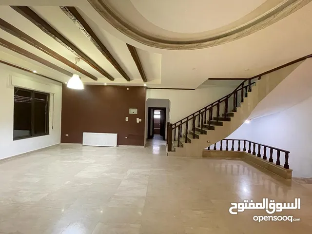 فيلا فاخرة للايجار – شارع المطار - REF: 12111