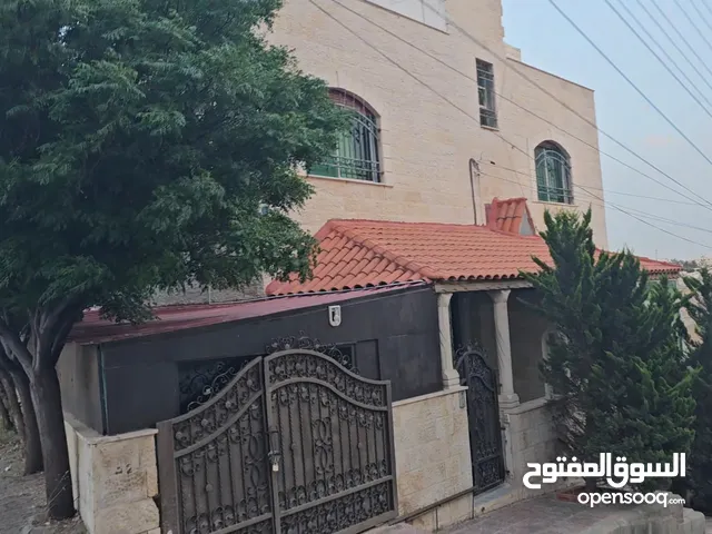 360 m2 More than 6 bedrooms Villa for Sale in Amman Tabarboor