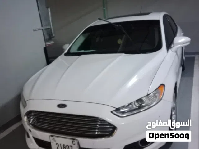 2015 فورد فيوجن SE