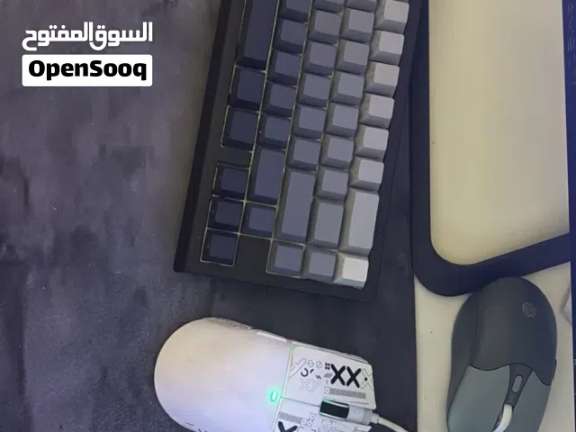 ماوس اتاك شارك x11 ب حاله ممتازه و كيبورد اتاك شارك x68 كلهم ب كاله ممتاز و ما فيهم شي ابدا