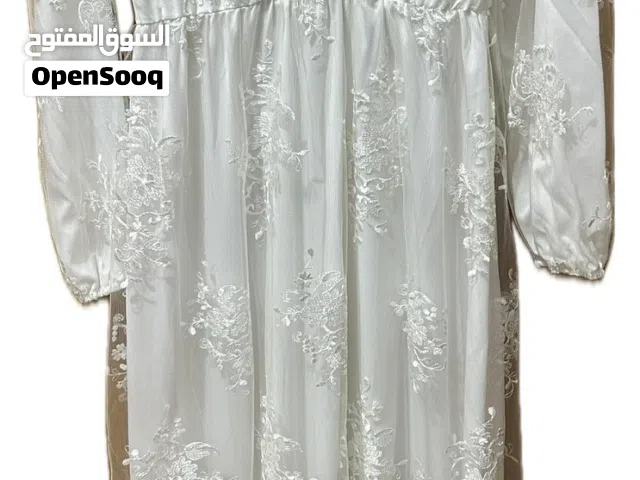 فستان ابيض طويل للعروسه او للمناسبات.