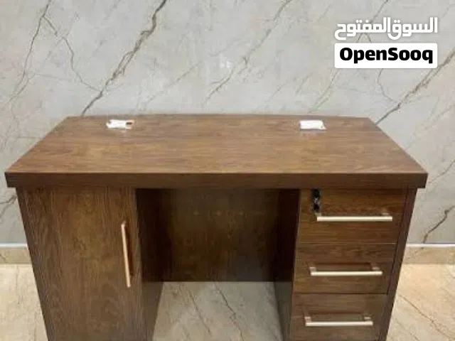 ميز مكتبي خشبي للبيع مستعمل نظيف