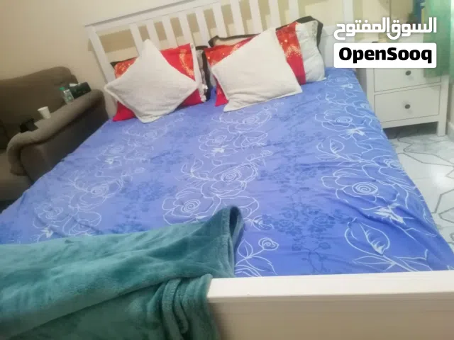 سرير ودولاب وكنبه للبيع