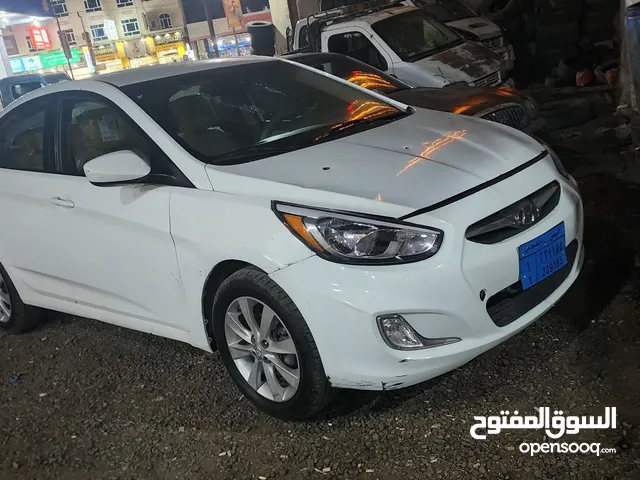 اكسنت 2014ماشيه 85نظيفه صدمتها صطحيه امام الجنب الايسر نظيفه
