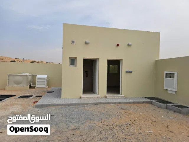 ارض مسورة بها مكتب وحمام وغرفه للايجار في الصجعة الصناعية