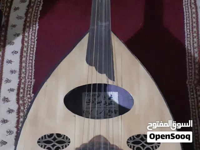 عود عراقي خشب قديم ومميز (لعشاق الطرب الأصيل والأنغام الدافئة)