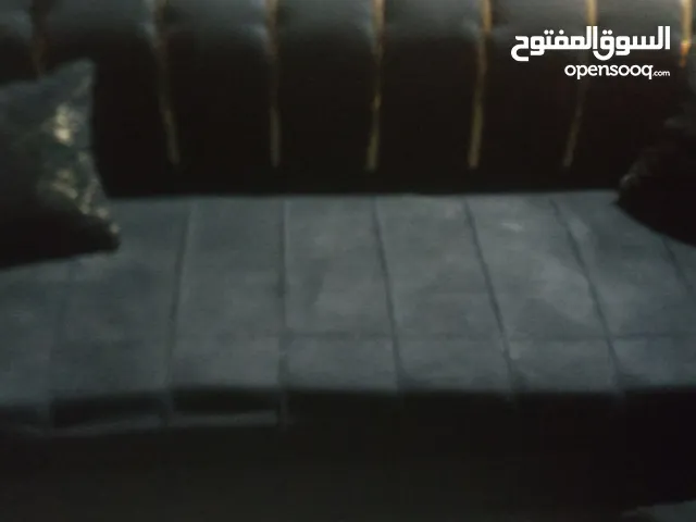 طقم كنب 7مقاعد بحالة ممتازة