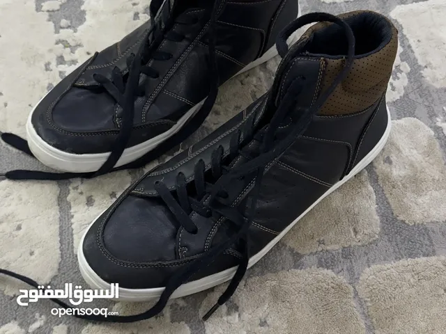 45 Casual Shoes in Al Dakhiliya
