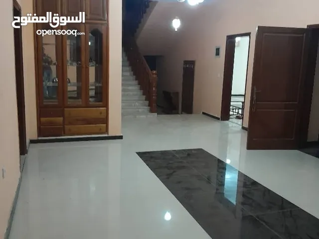 300 m2 More than 6 bedrooms Villa for Rent in Benghazi Tabalino