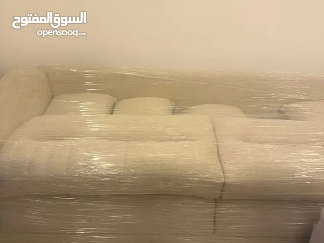 طقم كنب لون بيج ايفوري