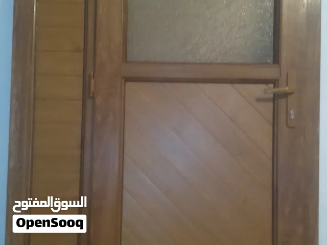 باب  PVC  للبيع شبه جديد