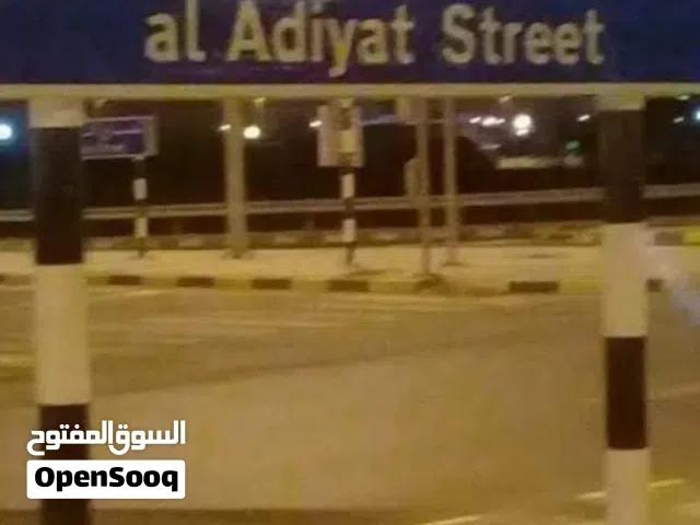 منزل في موقع استراتيجي وسط مدينة السيب للبيع إقرأ التفاصيل.