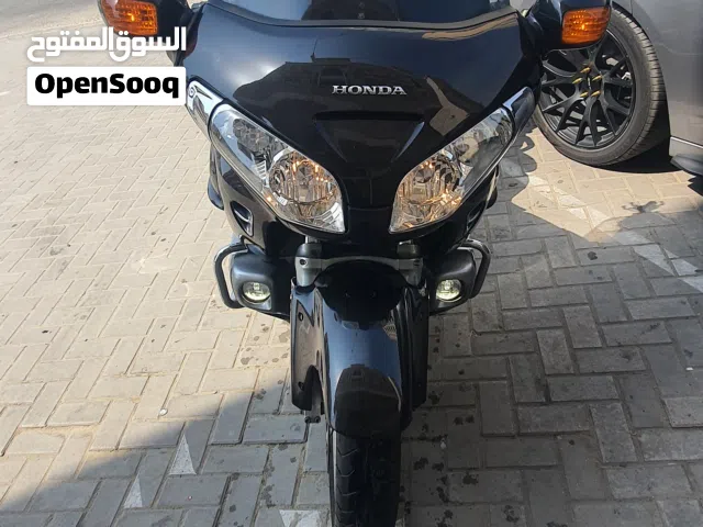 gold wing bike 1800cc black color 69000 mole