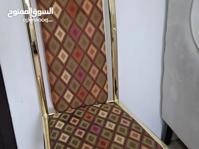 طاولة طعام وكراسي بحالة جيدة