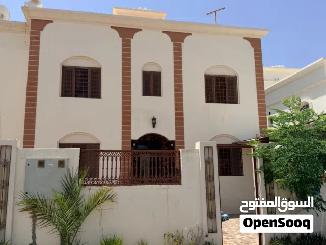 للبيع فيلا في الحيل الجنوبية بمساحة بناء 260م