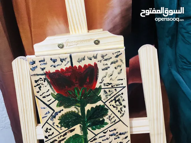 لوحة فنية رائعة جدا رسم يد بالايكرلك في الغرفة او استقبال ع حسب ذوق الشخص بالحقيقة بعد احلى بهواااية