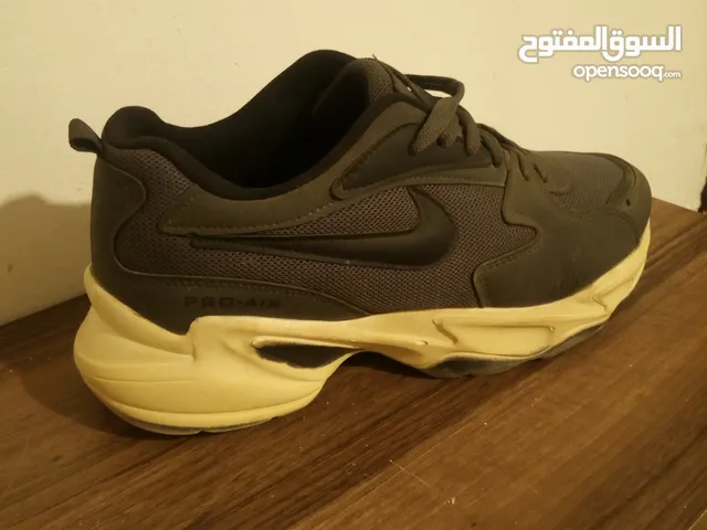 41 Sport Shoes in Derna
