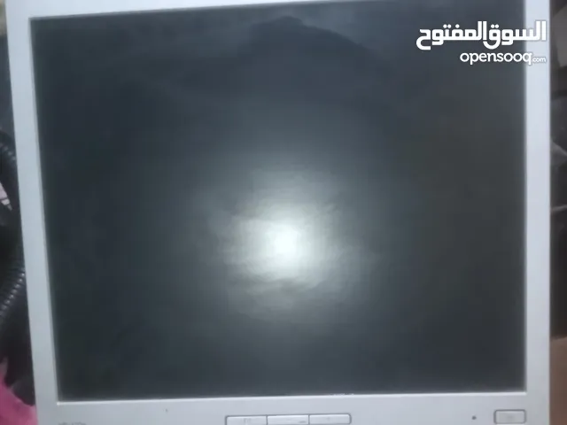 17" HP monitors for sale  in Sana'a