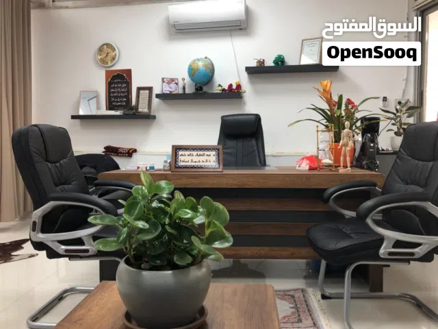 طاولة مكتب