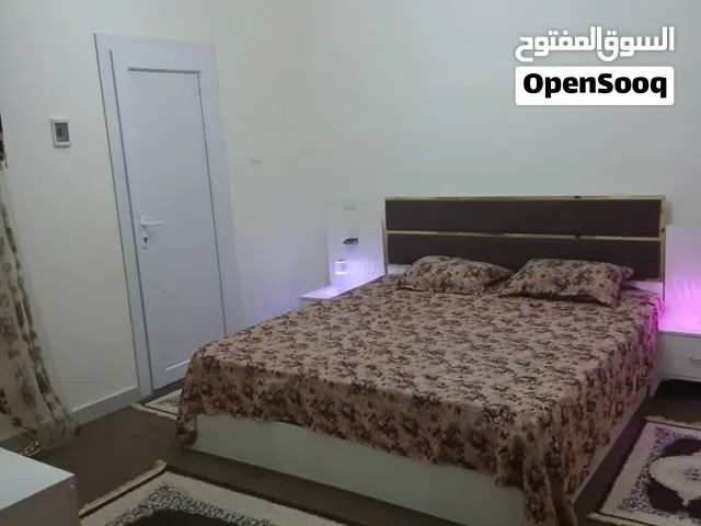 منزل ارضي للبيع بالاثاث بناء وتشطيب حديث في منطقة عين زارة طريق الابار القبائيلية .