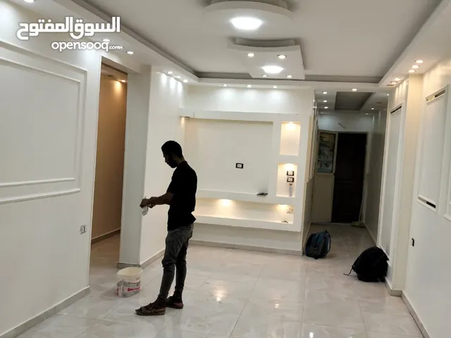 شقه للبيع بين الهرم وترسا خلف فندق ال3 اهرامات