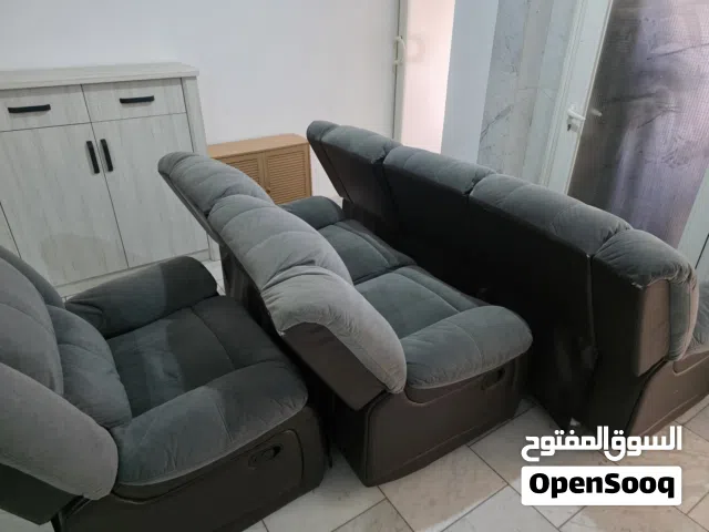 للبيع طقم كنب Recliner مع كرسي مفرد – حالة ممتازة