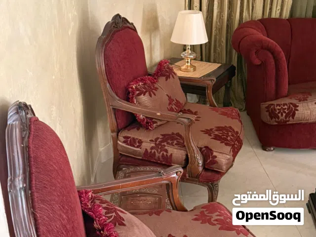 طقم كنب بحالة ممتازة جدًا