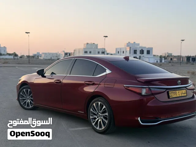 لكزس es 300 هايبرد موديل 2019