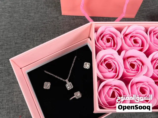 بوكس اكسسوار مع ورد وكيس