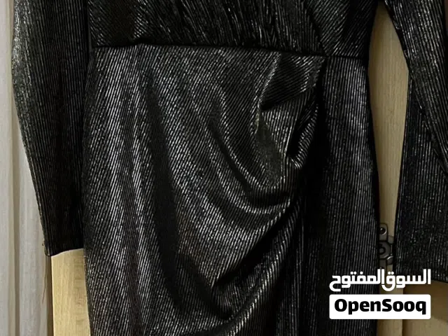 فساتين جديده وبعضها استخدام مره وحده فقط