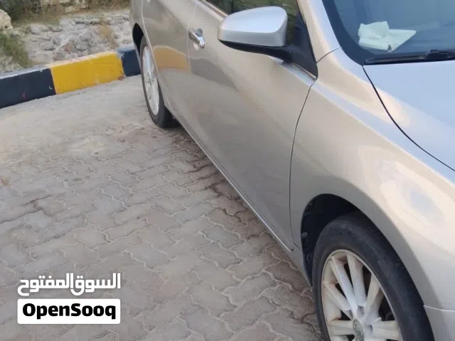 2015 تويوتا كامري LE