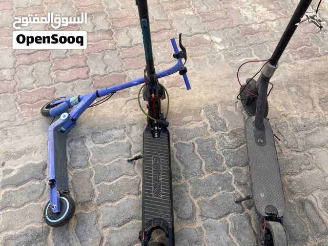 ثلاث سكوترات على 600 درهم الواحد ب200