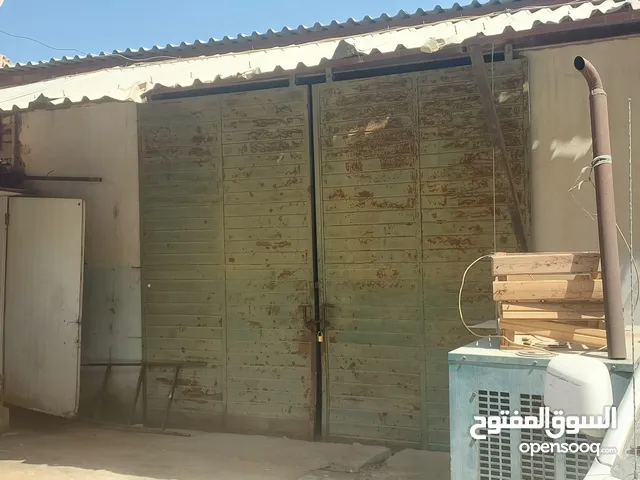 مخزن أو معمل للإيجار